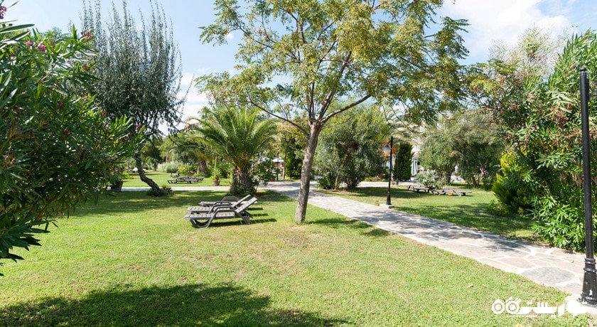 فضای سبز هتل کلاب یالی اند ریزورت